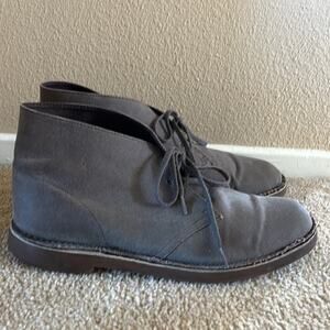 Clarks Original Desert boots in gray canvas.